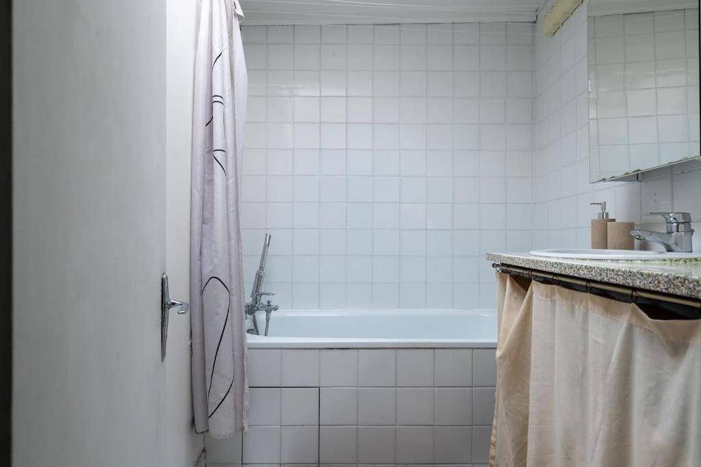 Ferienwohnung Joli Duplex Au Coeur Du Marais Paris Exterior foto